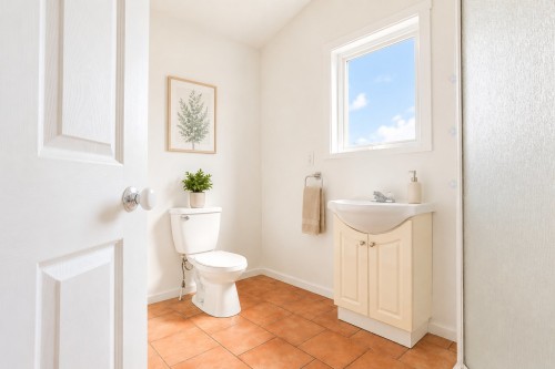 Loft - 261 Rue Principale, Saint-Adelphe, QC - Indoor Photo Showing Bathroom
