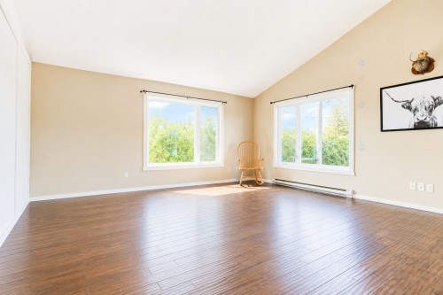 Loft - 261 Rue Principale, Saint-Adelphe, QC - Indoor Photo Showing Other Room