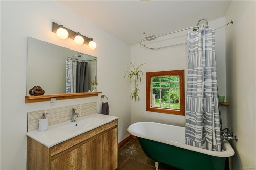 161 Holmes Rd, Salt Spring, BC 