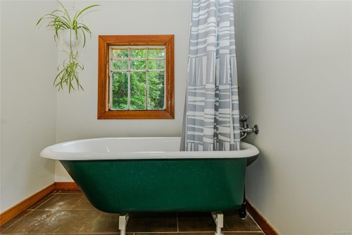 161 Holmes Rd, Salt Spring, BC 