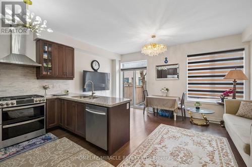 25 True Blue Crescent, Caledon, ON - Indoor Photo Showing Kitchen With Upgraded Kitchen