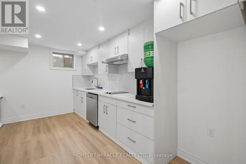 25 True Blue Crescent, Caledon, ON - Indoor Photo Showing Kitchen