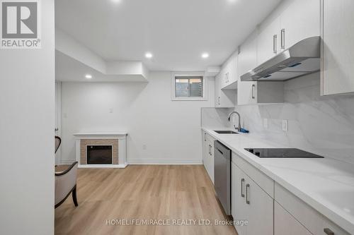25 True Blue Crescent, Caledon, ON - Indoor Photo Showing Kitchen