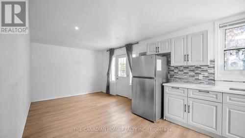 87 West 5Th Street, Hamilton, ON - Indoor Photo Showing Kitchen