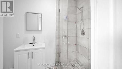 87 West 5Th Street, Hamilton, ON - Indoor Photo Showing Bathroom