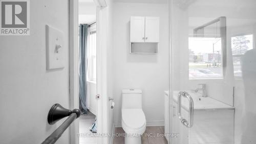87 West 5Th Street, Hamilton, ON - Indoor Photo Showing Bathroom