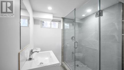87 West 5Th Street, Hamilton, ON - Indoor Photo Showing Bathroom