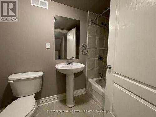1520 Arnhem Street, Ottawa, ON - Indoor Photo Showing Bathroom