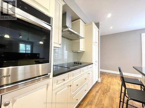 1520 Arnhem Street, Ottawa, ON - Indoor Photo Showing Kitchen With Upgraded Kitchen