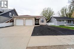 1054 Monk AVENUE  Moose Jaw, SK S6H 4E4