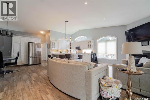 1054 Monk Avenue, Moose Jaw, SK - Indoor Photo Showing Living Room