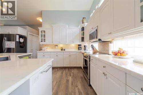 1054 Monk Avenue, Moose Jaw, SK - Indoor Photo Showing Kitchen With Upgraded Kitchen