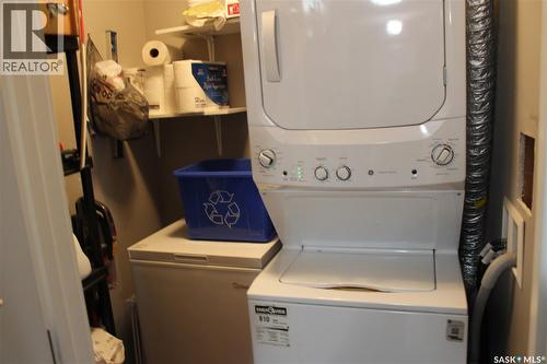 404 820 5Th Street Ne, Weyburn, SK - Indoor Photo Showing Laundry Room