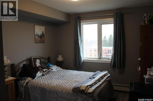 404 820 5Th Street Ne, Weyburn, SK - Indoor Photo Showing Bedroom