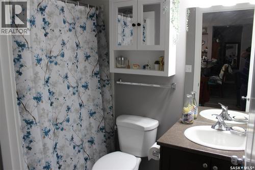 404 820 5Th Street Ne, Weyburn, SK - Indoor Photo Showing Bathroom