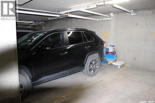 404 820 5Th Street Ne, Weyburn, SK - Indoor Photo Showing Garage