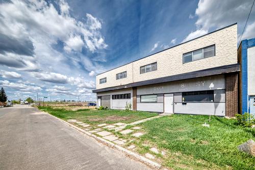 9938 70 Ave Nw, Edmonton, AB 