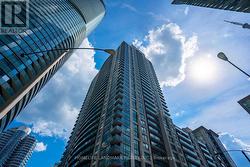 2803 - 19 GRAND TRUNK CRESCENT Toronto, ON M5J 3A3