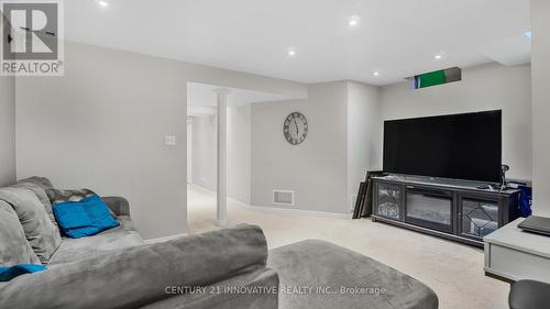 1730 Silver Maple Drive, Pickering, ON - Indoor Photo Showing Living Room