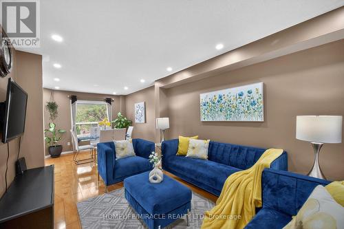 5342 Crane Court, Mississauga, ON - Indoor Photo Showing Living Room
