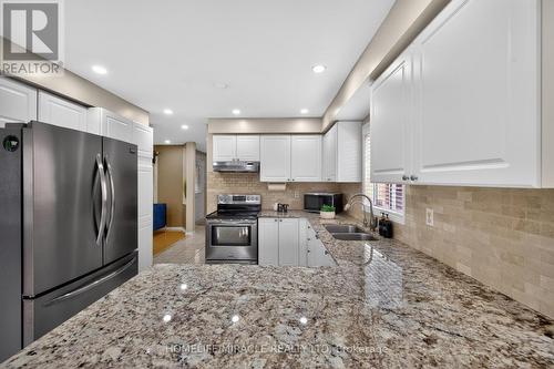 5342 Crane Court, Mississauga, ON - Indoor Photo Showing Kitchen With Double Sink