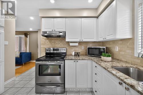 5342 Crane Court, Mississauga, ON - Indoor Photo Showing Kitchen With Upgraded Kitchen