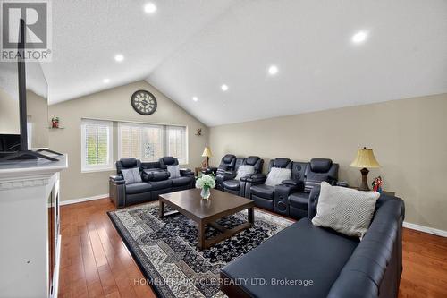 5342 Crane Court, Mississauga, ON - Indoor Photo Showing Living Room