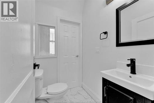 505 Mckay, Windsor, ON - Indoor Photo Showing Bathroom