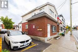 4 - 456 BRONSON AVENUE  Ottawa, ON K1R 6J6