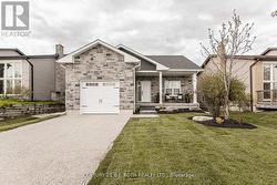 UPPER UNIT - 56 HICKLING TRAIL  Barrie, ON L4M 5S7