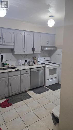 4136 Clevedon Drive, Mississauga, ON - Indoor Photo Showing Kitchen