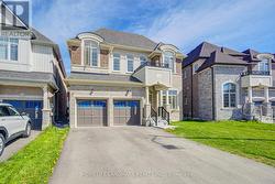18 KENNETH ROSS CRESCENT East Gwillimbury, ON L9N 0T7