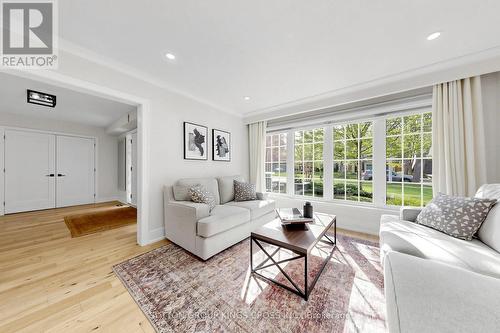 360 Isabella Avenue, Mississauga, ON - Indoor Photo Showing Living Room
