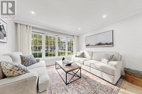 360 Isabella Avenue, Mississauga, ON - Indoor Photo Showing Living Room