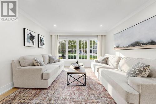 360 Isabella Avenue, Mississauga, ON - Indoor Photo Showing Living Room