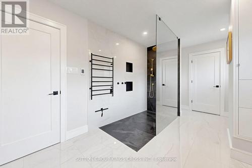 360 Isabella Avenue, Mississauga, ON - Indoor Photo Showing Other Room