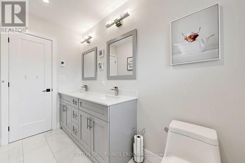 360 Isabella Avenue, Mississauga, ON - Indoor Photo Showing Bathroom