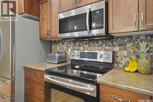 234 Klassen Crescent, Saskatoon, SK - Indoor Photo Showing Kitchen