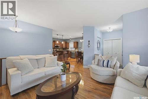 234 Klassen Crescent, Saskatoon, SK - Indoor Photo Showing Living Room