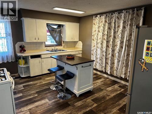 1175 Wallace Street, Regina, SK - Indoor Photo Showing Kitchen With Double Sink