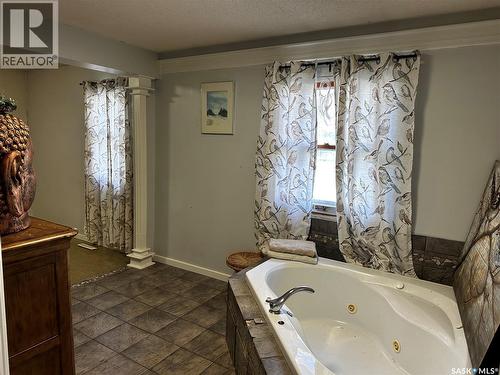1175 Wallace Street, Regina, SK - Indoor Photo Showing Bathroom