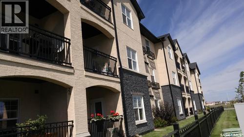 207 211 Ledingham Street, Saskatoon, SK - Outdoor