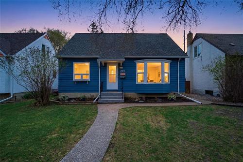 256 Renfrew Street  Winnipeg, MB R3M 1J6