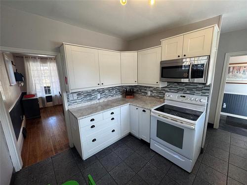 450 3Rd Street, Brandon, MB - Indoor Photo Showing Kitchen