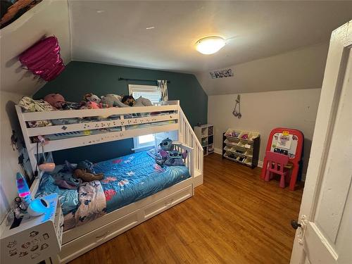 450 3Rd Street, Brandon, MB - Indoor Photo Showing Bedroom