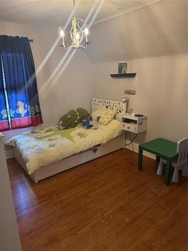 450 3Rd Street, Brandon, MB - Indoor Photo Showing Bedroom