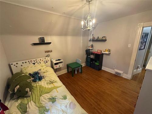 450 3Rd Street, Brandon, MB - Indoor Photo Showing Bedroom