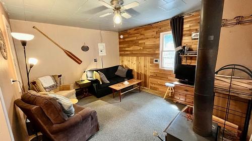 305 8Th Avenue, Nakusp, BC - Indoor
