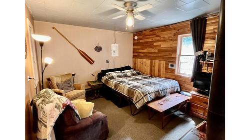 305 8Th Avenue, Nakusp, BC - Indoor Photo Showing Bedroom