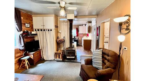 305 8Th Avenue, Nakusp, BC - Indoor